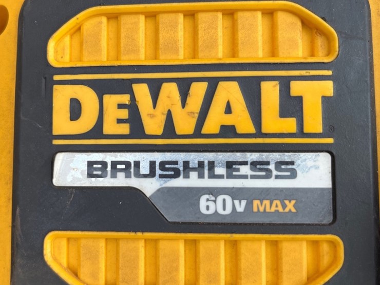 dewalt-cordless-60v-chainsaw-w/(2)-batteries-image-4