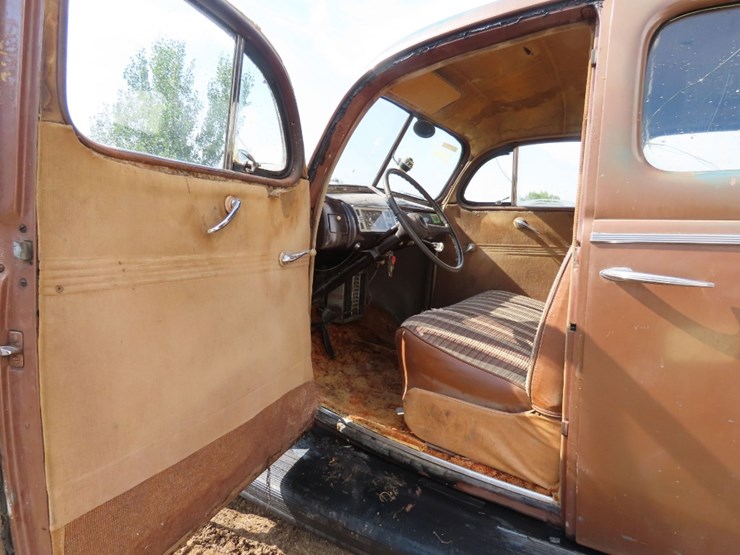 1940-ford-deluxe-survivor-4dr-sedan-image-34