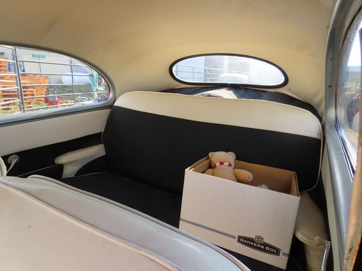 1946-ford-super-deluxe-tudor-sedan-image-9