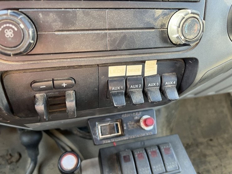 2014-ford-f550-image-29
