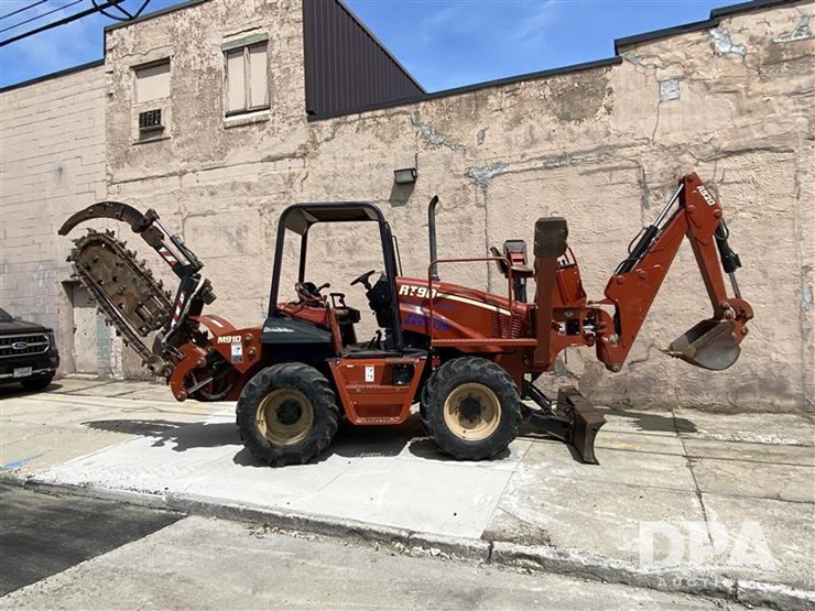 2005-ditch-witch-rt90m-trencher-and-trailer-(jm582)-image-1