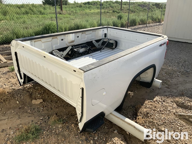 2020-chevrolet-8'-pickup-box-image-5