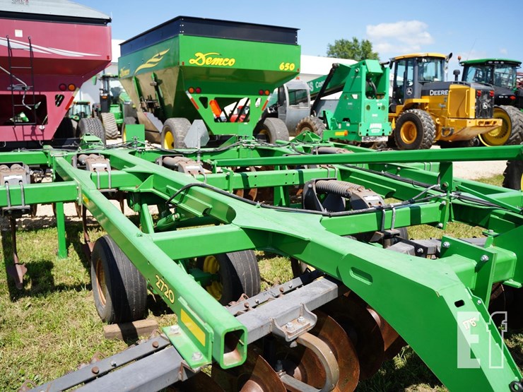 2014-john-deere-2720-image-21