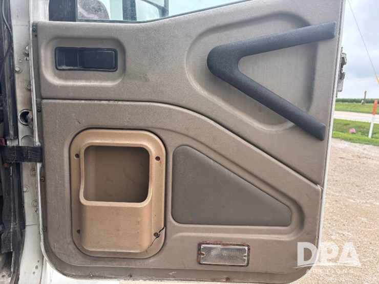2004-ihc-9400i-dry-tender-truck-(gp11023,-unit-193)-image-81
