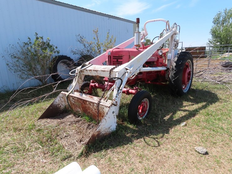 farmall-300-with-loader-image-1
