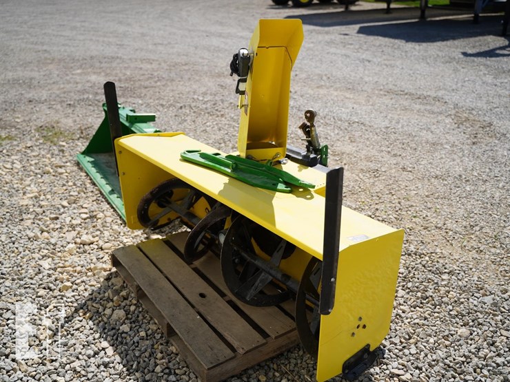 2014-john-deere-3033r-image-40