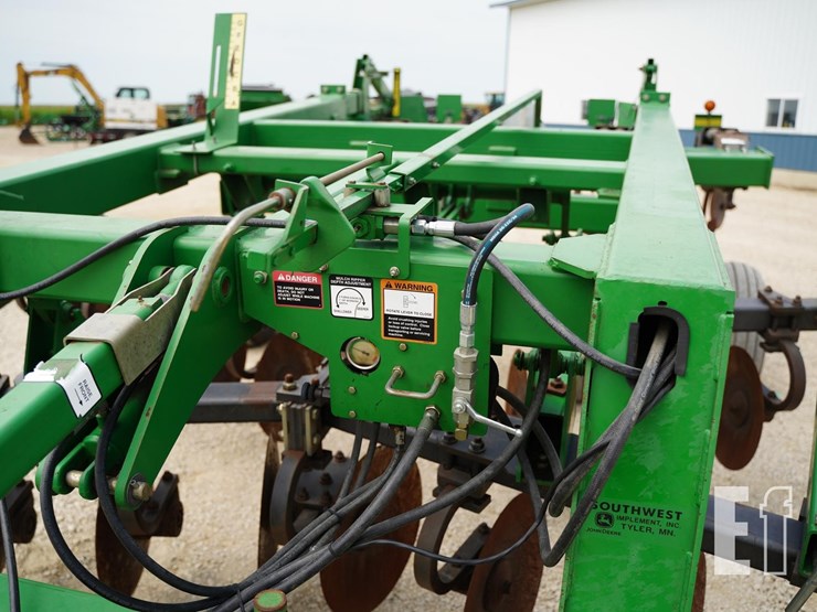 2005-john-deere-2700-image-21