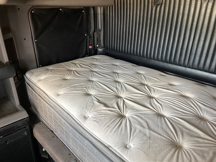 2012-kenworth-t660-image-47