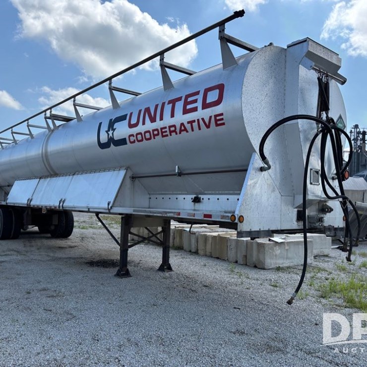 2011 Midwest Feed Trailer (DR11876 Unit 6005)