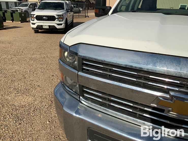 2017-chevrolet-3500hd-image-19