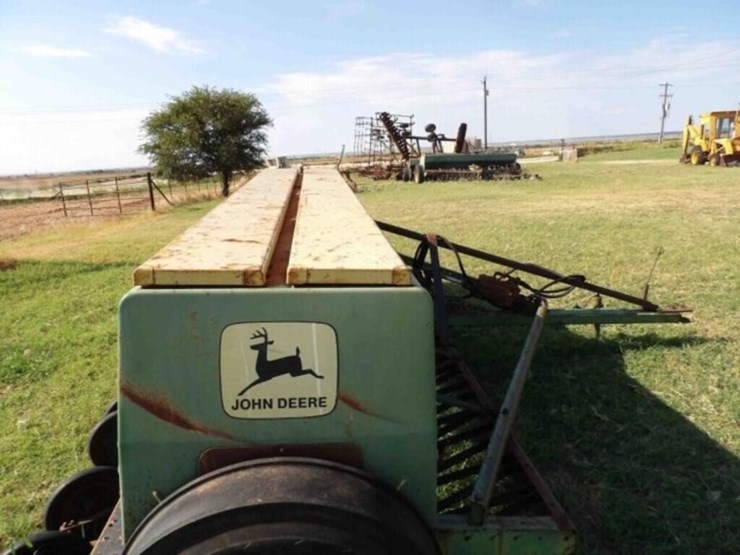 john-deere-8300-image-4