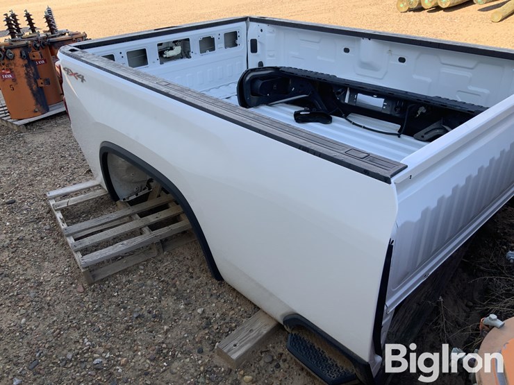 2020-chevrolet-8'-pickup-box-image-8