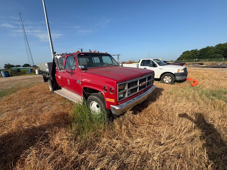 #88-•-#25032-•-1983-gmc-c/k-4x4-t/a-crew-cab-4x4-work-bed-truck-vin:-1gdjk33w0ds511665-image-2