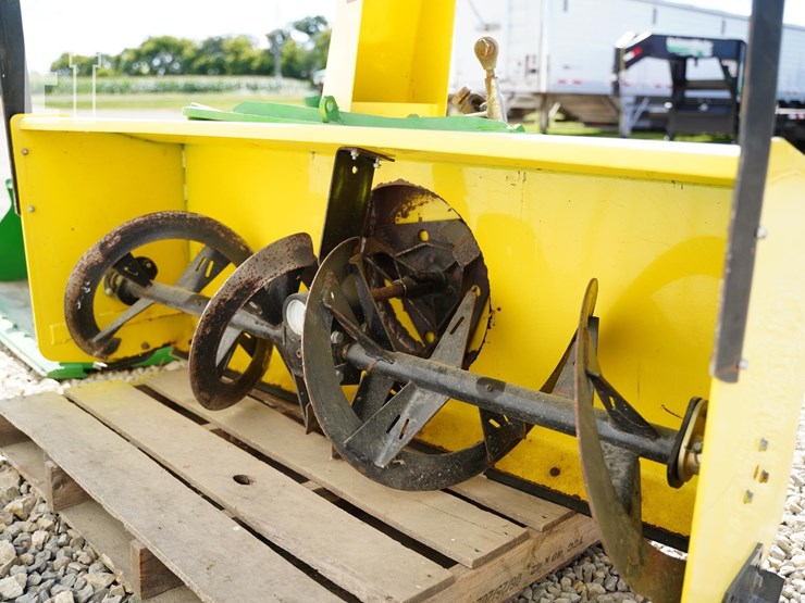 2014-john-deere-3033r-image-41