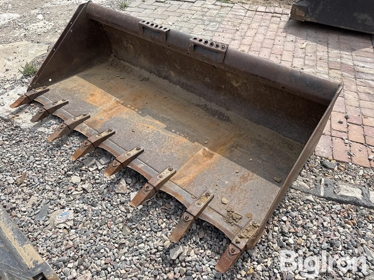 bobcat-74-heavy-duty-6'-track-loader-bucket-image-1