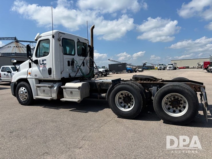 2013-freightliner-truck-(dr11874-unit-771)-image-7