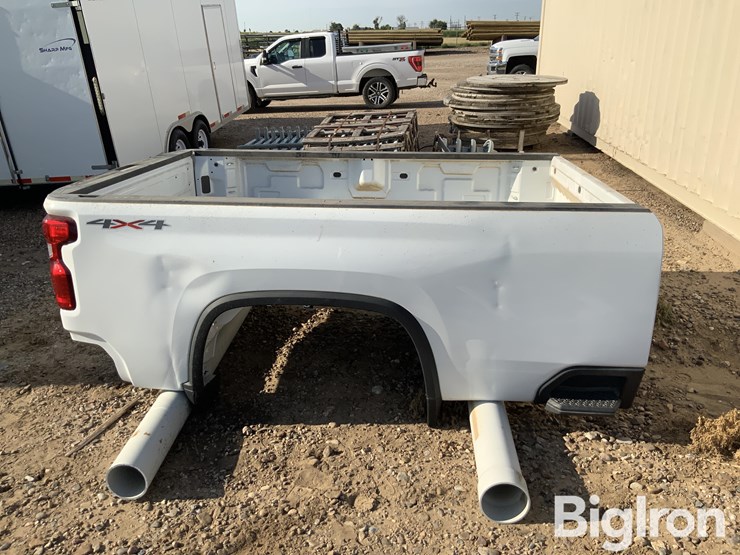 2020-chevrolet-8'-pickup-box-image-8