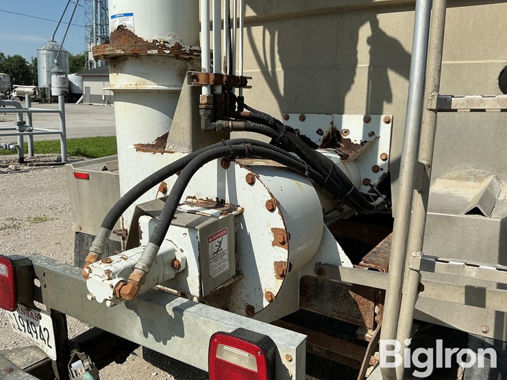 2006-freightliner-m106-t/a-bulk-feed-truck-image-20