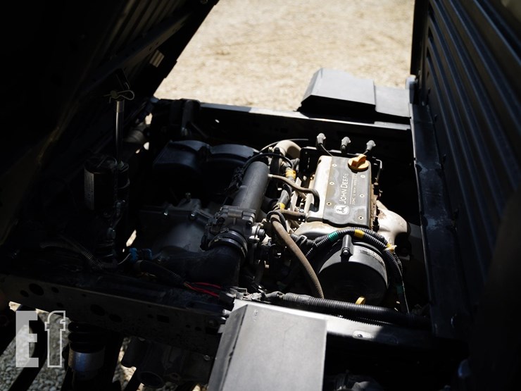 2021-john-deere-gator-xuv-835r-image-26