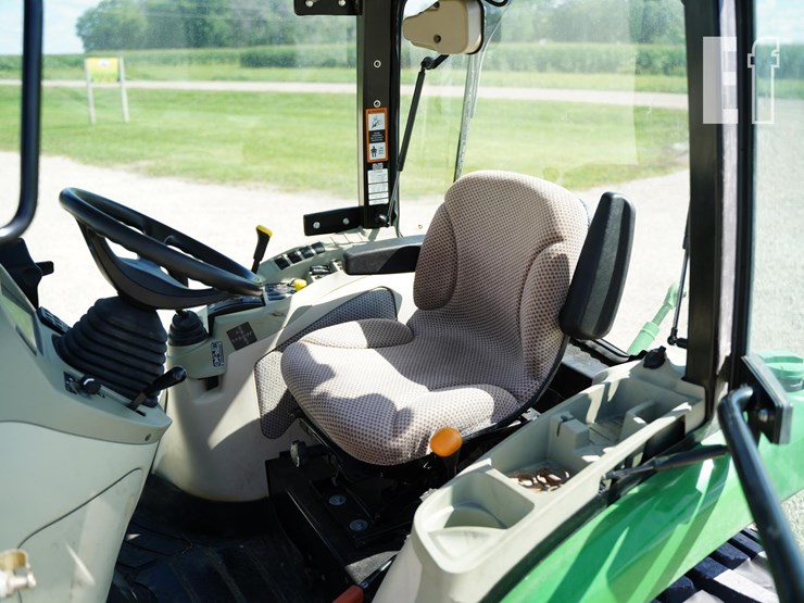 2014-john-deere-3033r-image-27