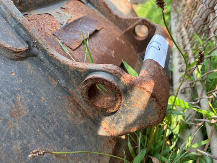 24"-4-tooth-excavator-bucket-image-5