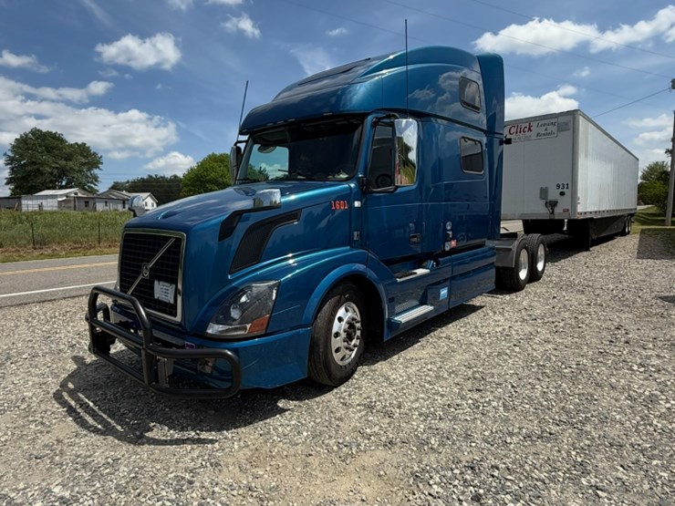2017-volvo-vnl780-image-5