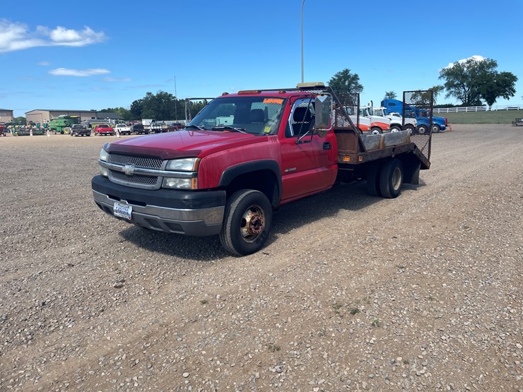 2004-chevrolet-silverado-3500-image-1