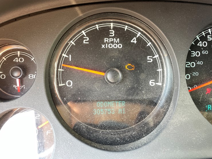#6288-•-2008-chevy-suburban-(has-wi-title)-image-15