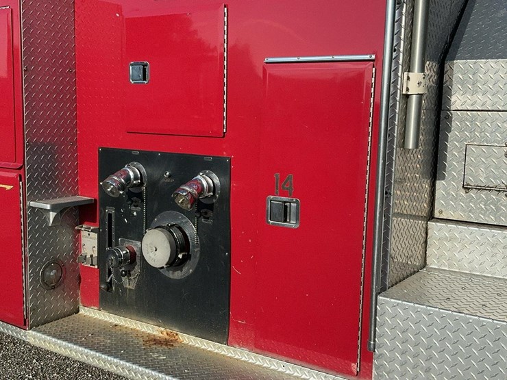 #2002-•-1982-sutphen-deluge-fire-engine-truck-–-detroit-diesel-6v92ta-image-64