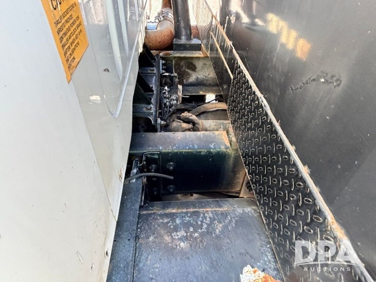1999-ihc-8100-flatbed-truck-(gp11125,-unit-17355)-image-24
