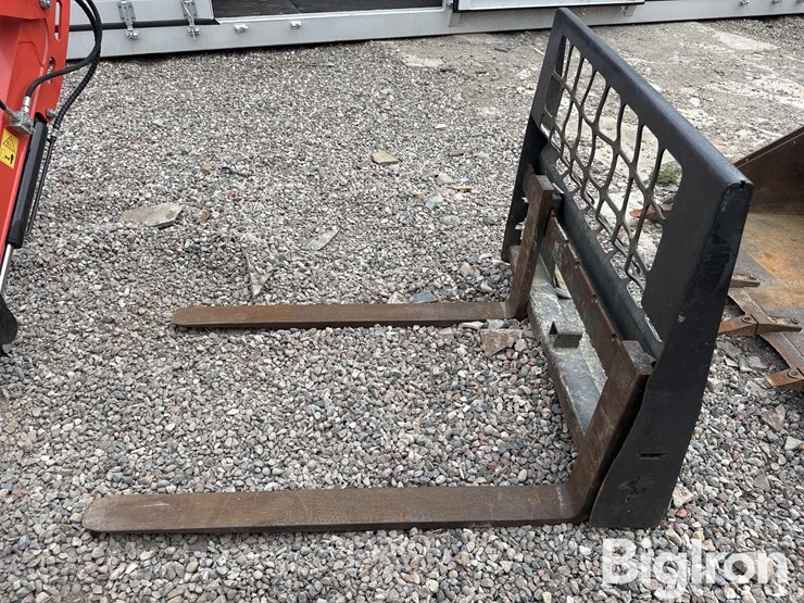 4'-compact-track-loader-pallet-forks-image-8