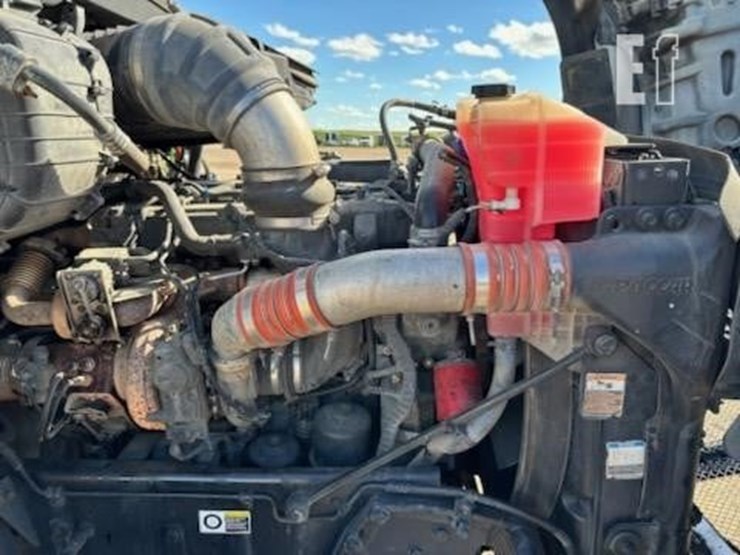 2016-kenworth-t880-image-9