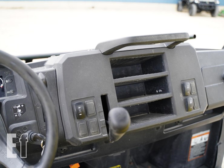 2019-john-deere-gator-xuv-835m-image-32