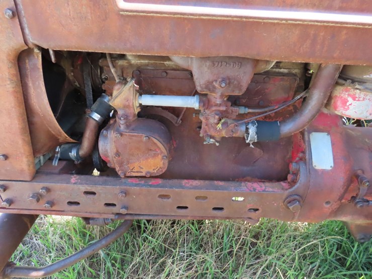 1949-farmall-h-tractor-image-2