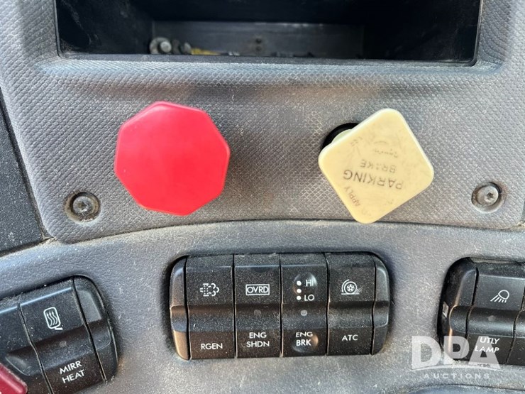 2013-freightliner-cascadia-day-cab-truck-(jn2570,-unit-4038)-image-70
