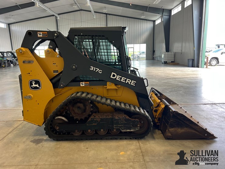 2018-deere-317g-image-4