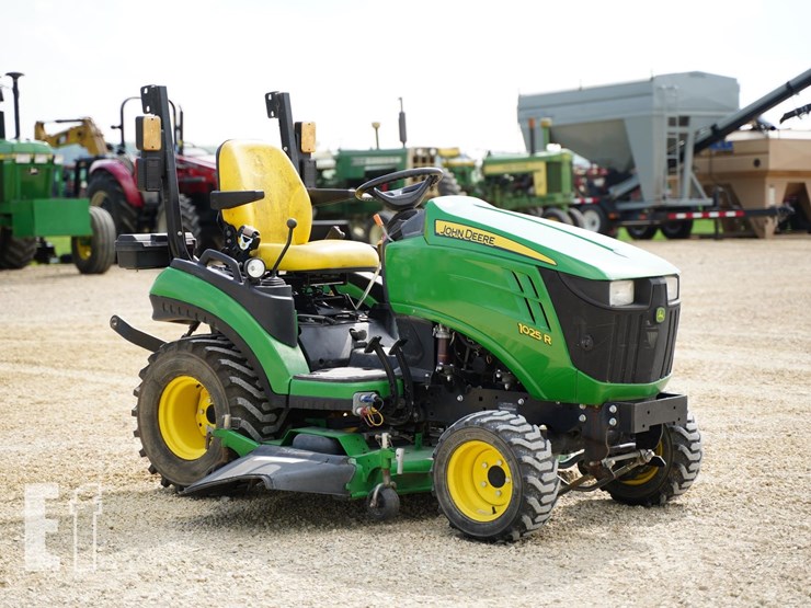 2019-john-deere-1025r-image-3
