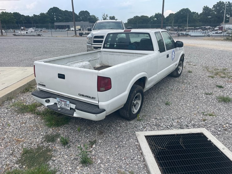 1998-chevrolet-s10-image-3