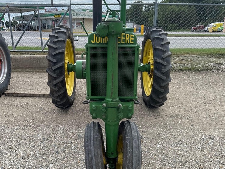 john-deere-b-image-2