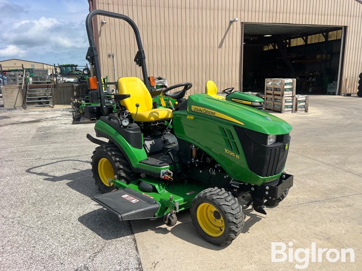 2016-john-deere-1025r-image-3