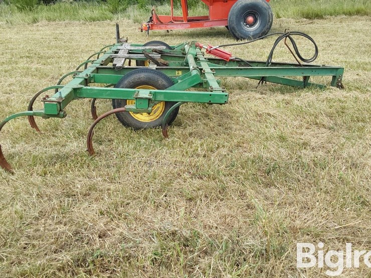 john-deere-100-image-4