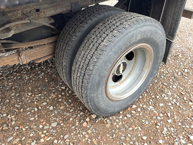 2000-chevrolet-3500-image-10
