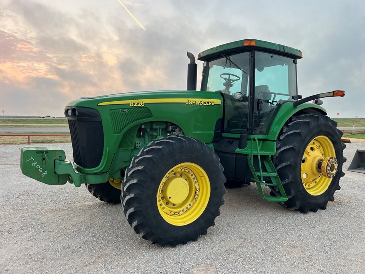 john-deere-8220-image-1