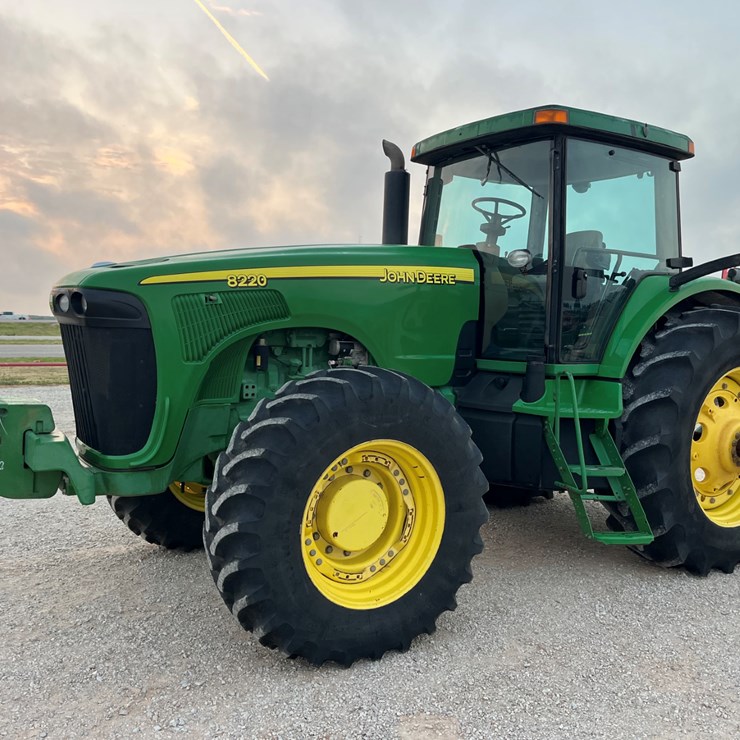 JOHN DEERE 8220