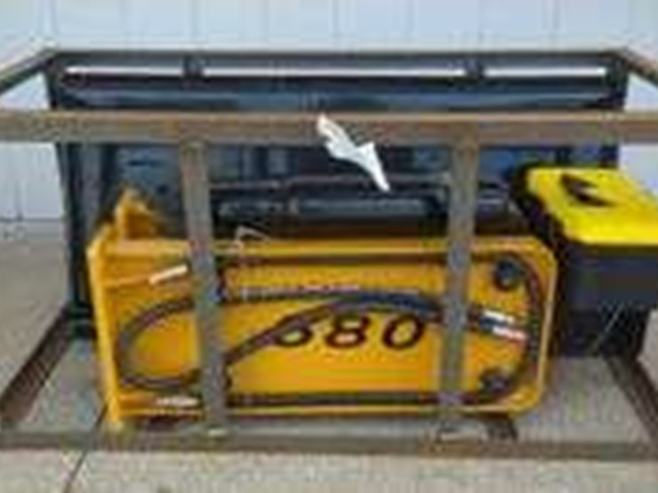 2025-cfg-sshh680-skid-steer-breaker,-unused-image-1