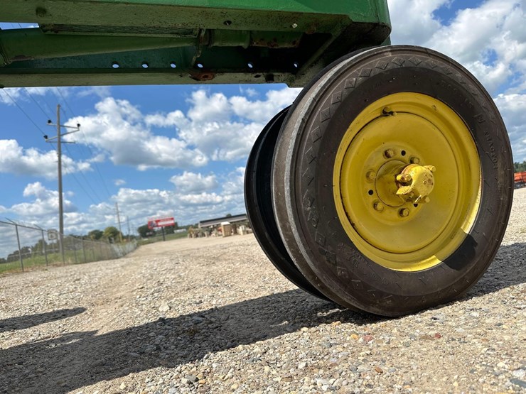 john-deere-b-image-14