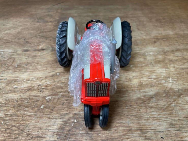 1/16-ford-961-1986-nfts-nib-ertl-image-12