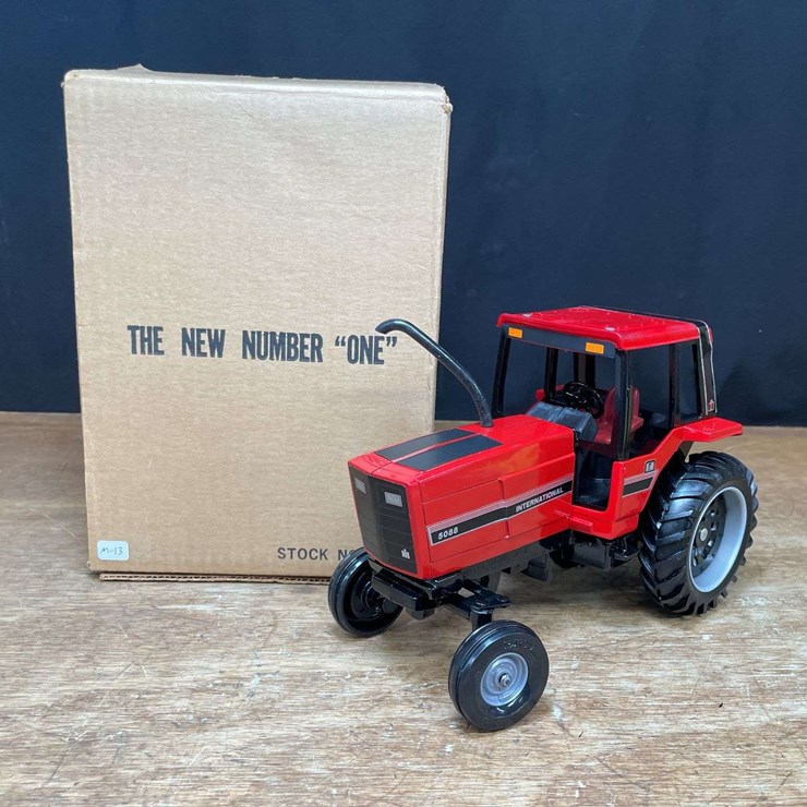 1/16 IH 5088 1981 Special Edition NIB Ertl