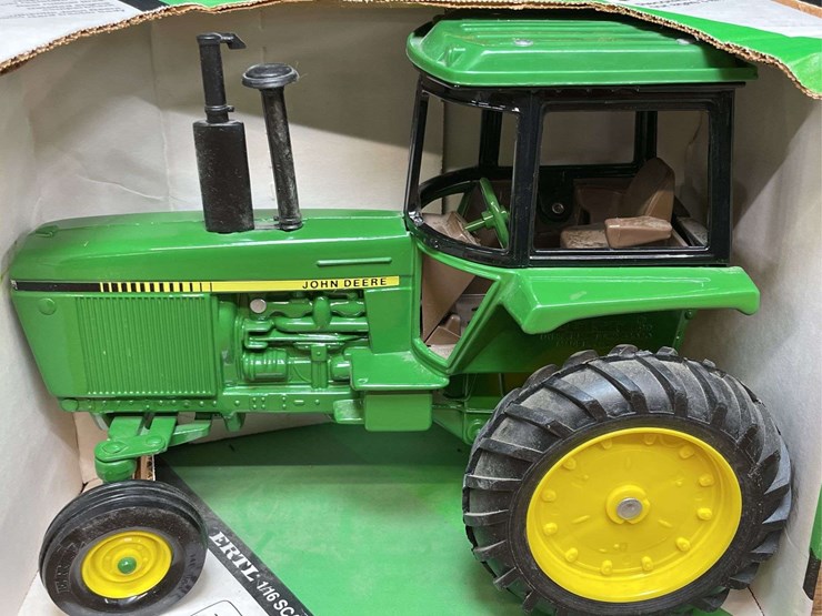 1/16-john-deere-4450-nib-ertl-image-2
