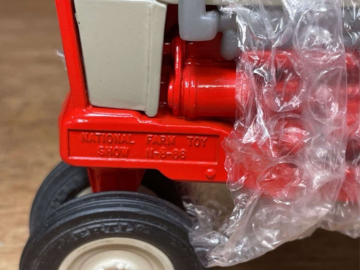 1/16-ford-961-1986-nfts-nib-ertl-image-4